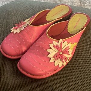 Hanna Andersson womens leather flower mules clogs Sz 39  8 pink